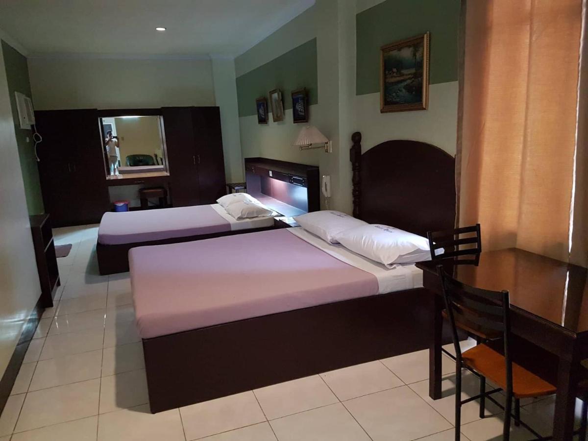 Rolet Hotel Catbalogan エクステリア 写真