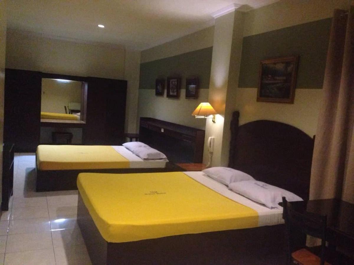 Rolet Hotel Catbalogan エクステリア 写真